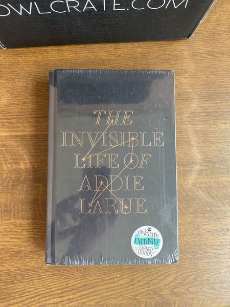 The Invisible Life of Addie La Rue Exclusive Box (signed) EXC-ENG-VES-TILOAL-O фото
