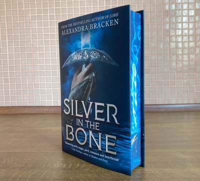 Silver in the Bone (exclusive signed edition) EXC-ENG-AB-SITBFSE фото