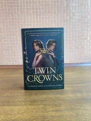 Twin Crowns Luxe edition (signed) EXC-ENG-CDKW-TC-LT фото